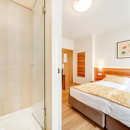 Astoria Hotel 3*